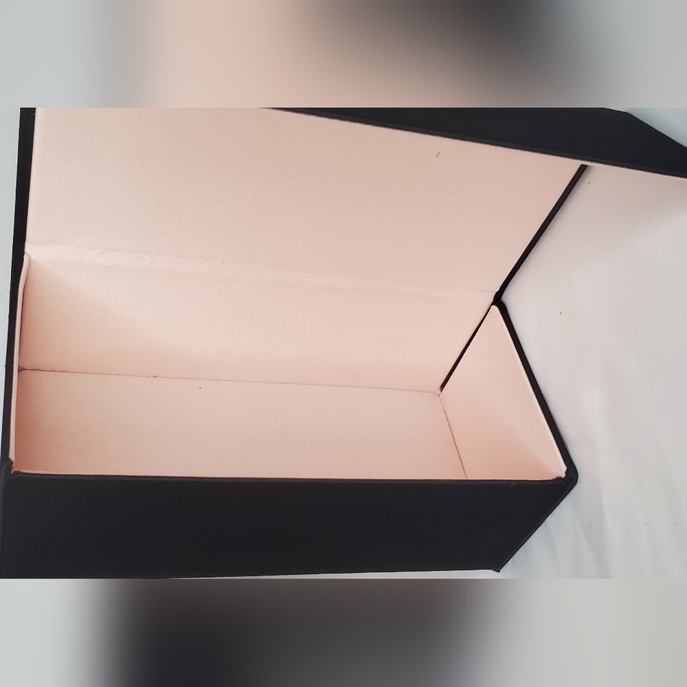 DIOR - Chic And Luxury Black Sunglasses Case With Magnetic Closure. - Picture 8 of 10